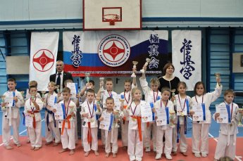 7 декабря в спортивной школе города состоялся открытый межмуниципальный областной турнир по Киокушинкай каратэ-до среди детей, юношей и девушек по кумитэ " Татами Дружбы"