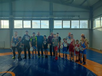 Новогодний турнир по вольной борьбе среди юношей